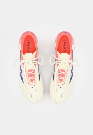 Футбольные бутсы