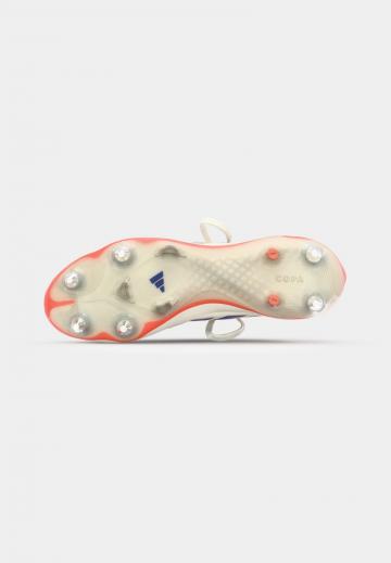 Футбольные бутсы