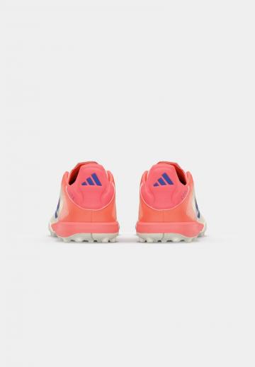 Футбольные бутсы