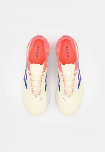 Футбольные бутсы