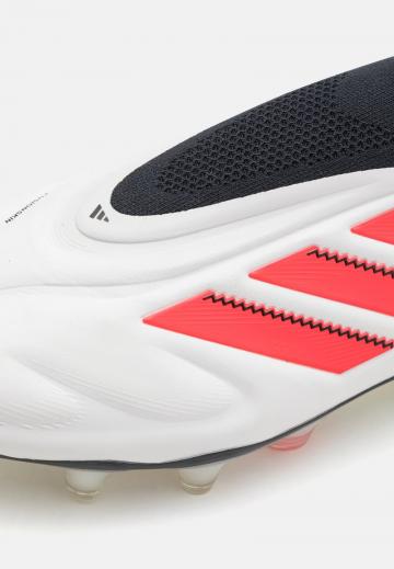 Футбольные бутсы