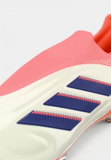 Футбольные бутсы