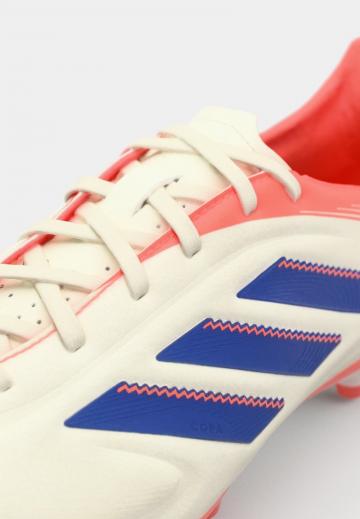 Футбольные бутсы