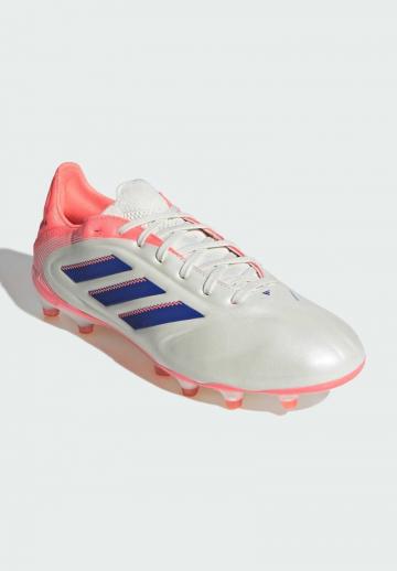 Футбольные бутсы