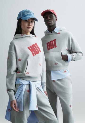 Пуловер с капюшоном