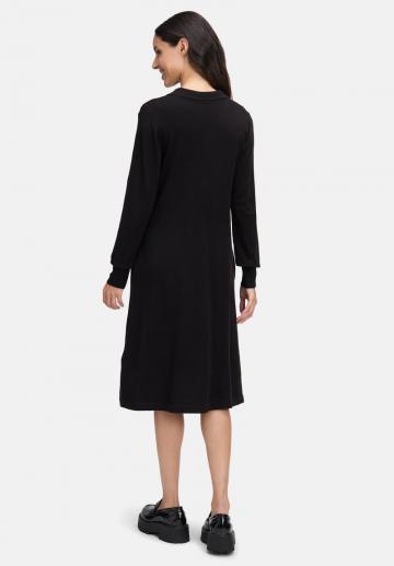 Вязаное платье