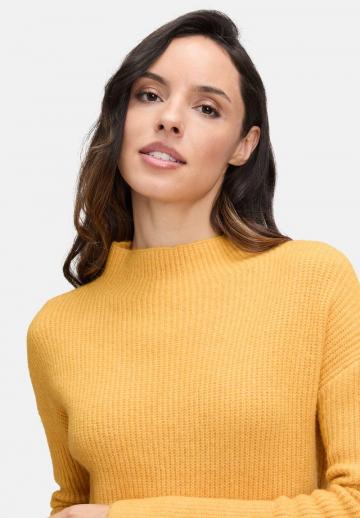 Вязаное платье