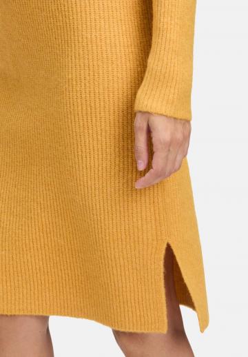 Вязаное платье