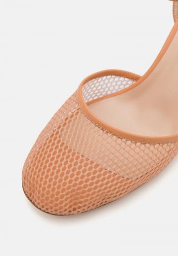 Туфли с ремешком