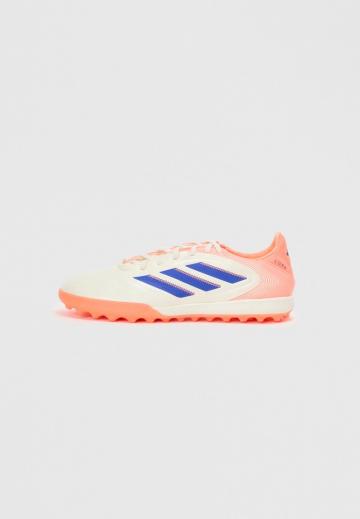 Футбольные бутсы