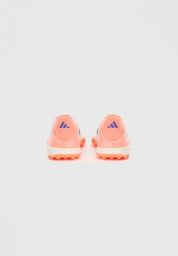 Футбольные бутсы