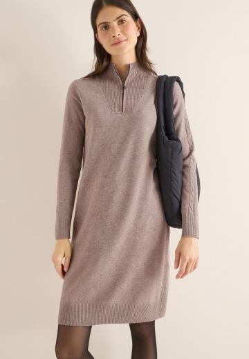 Вязаное платье