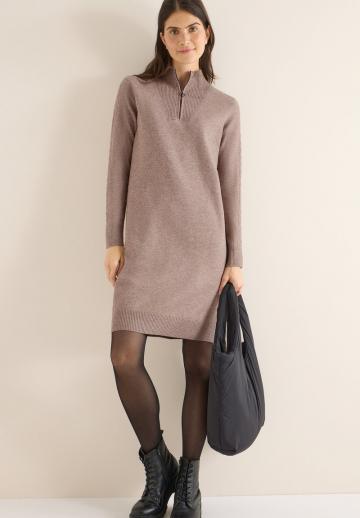 Вязаное платье