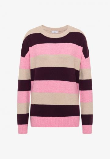 Пуловер в полоску