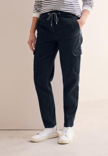 Брюки с накладными карманами