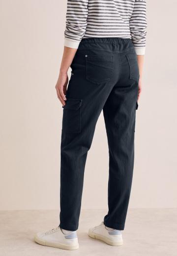 Брюки с накладными карманами