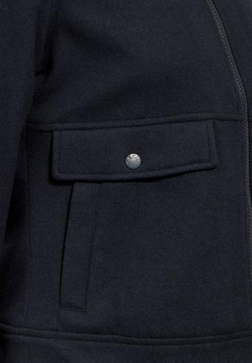 Куртка с накладнымит карманами