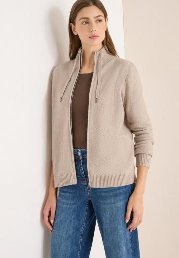 Вязаная кофта