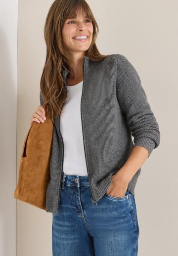 Вязаная кофта