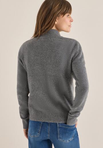 Вязаная кофта