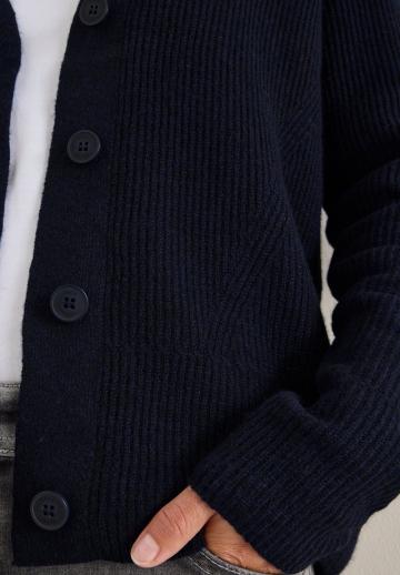 Вязаная кофта