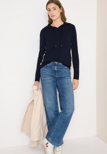 Пуловер с капюшоном