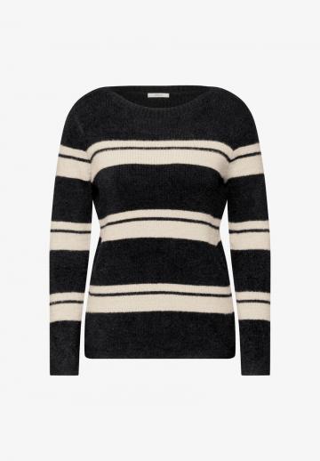 Пуловер в полоску