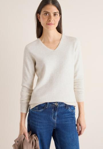 Пуловер с вырезом V
