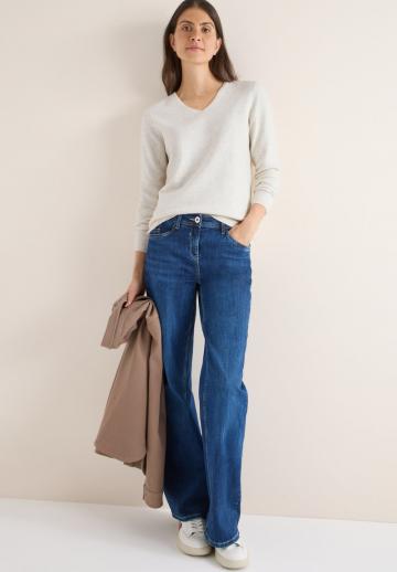 Пуловер с вырезом V