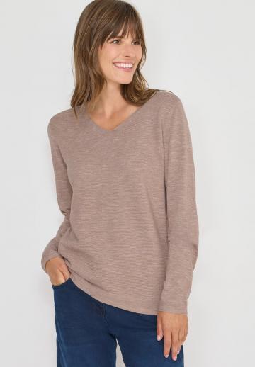 Пуловер с вырезом V