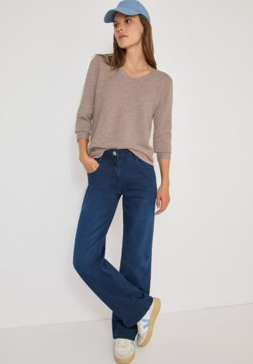 Пуловер с вырезом V