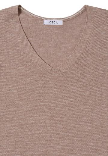 Пуловер с вырезом V