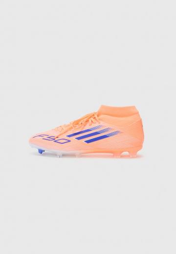 Футбольные бутсы