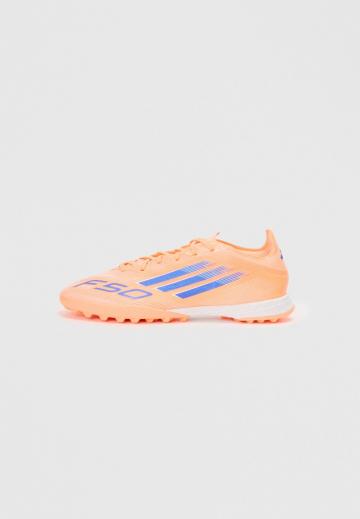 Футбольные бутсы