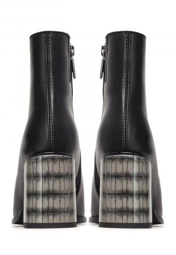 Полусапожки на высоком каблуке