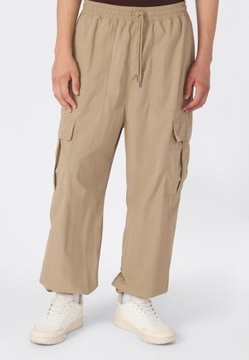 Брюки с накладными карманами