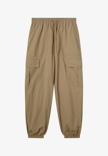 Брюки с накладными карманами