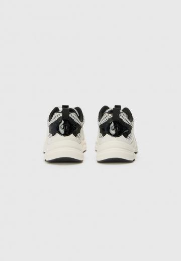 Тренировочные кроссовки