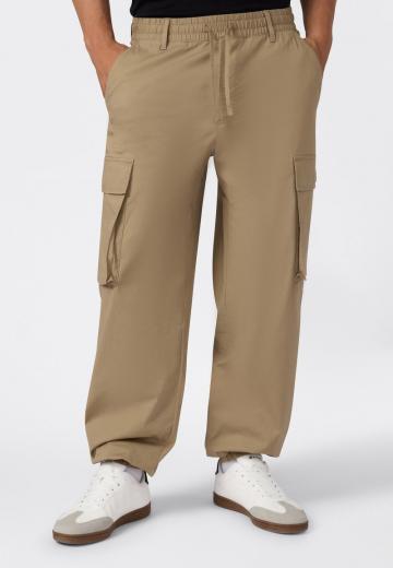 Брюки с накладными карманами