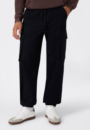 Брюки с накладными карманами