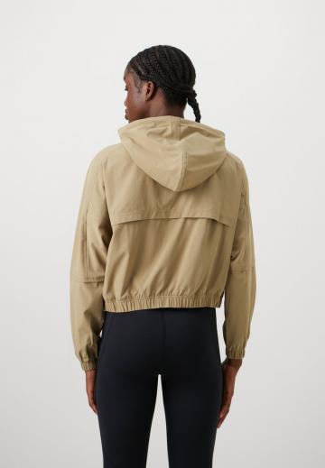 Спортивная куртка