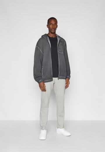 Спортивная кофта