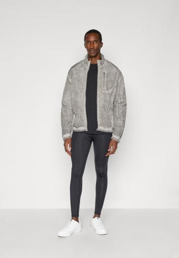 Спортивная куртка