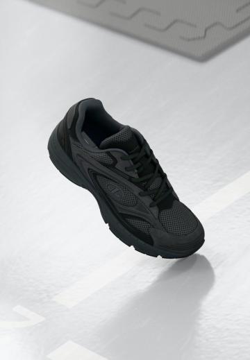 Тренировочные кроссовки