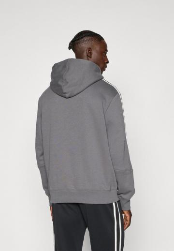 Спортивная кофта