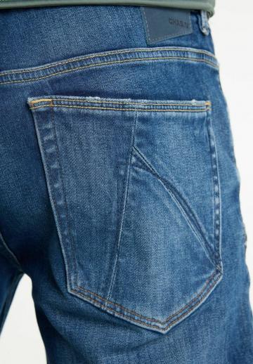 Узкие джинсы