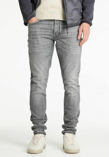 Узкие джинсы