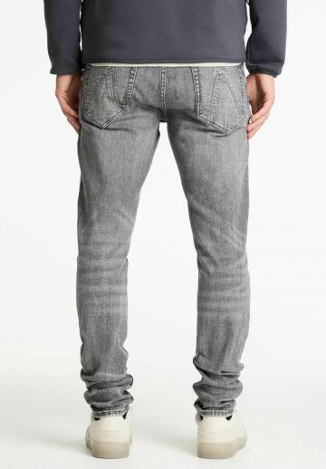 Узкие джинсы