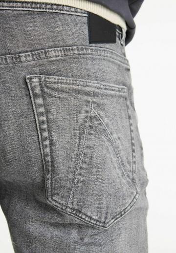 Узкие джинсы