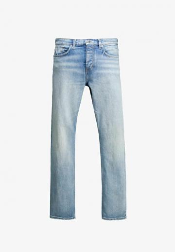 Прямые джинсы